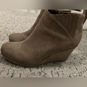 Suede Rampage booties